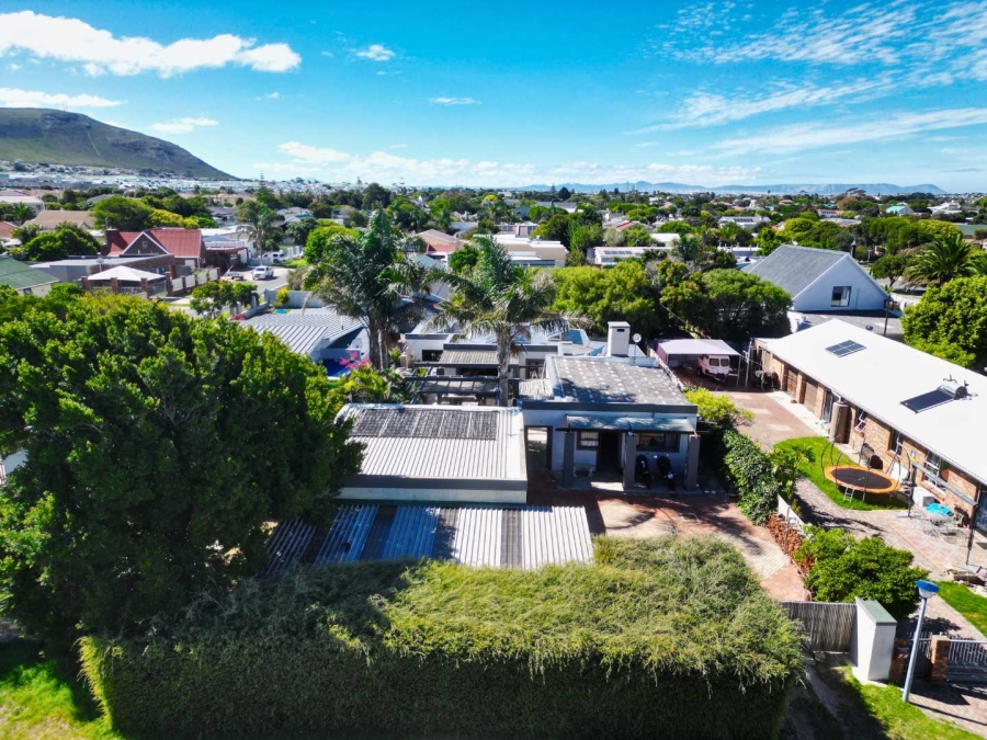 4 Bedroom Property for Sale in Sandbaai Western Cape